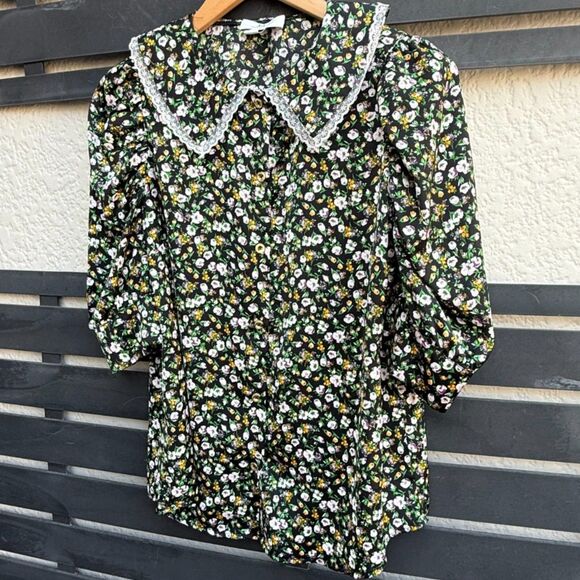 Halston Floral Lace Trim Peter Pan Collar Blouse | Floating Ditsy Black | Small - Picture 1 of 9